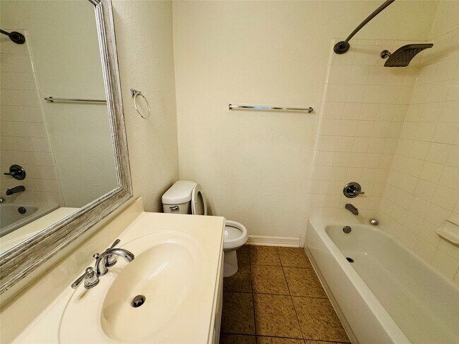 Building Photo - 3106 Mossy Trail Ln