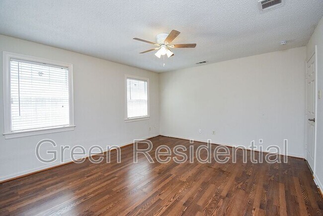 Building Photo - 11366 Oakcenter Dr