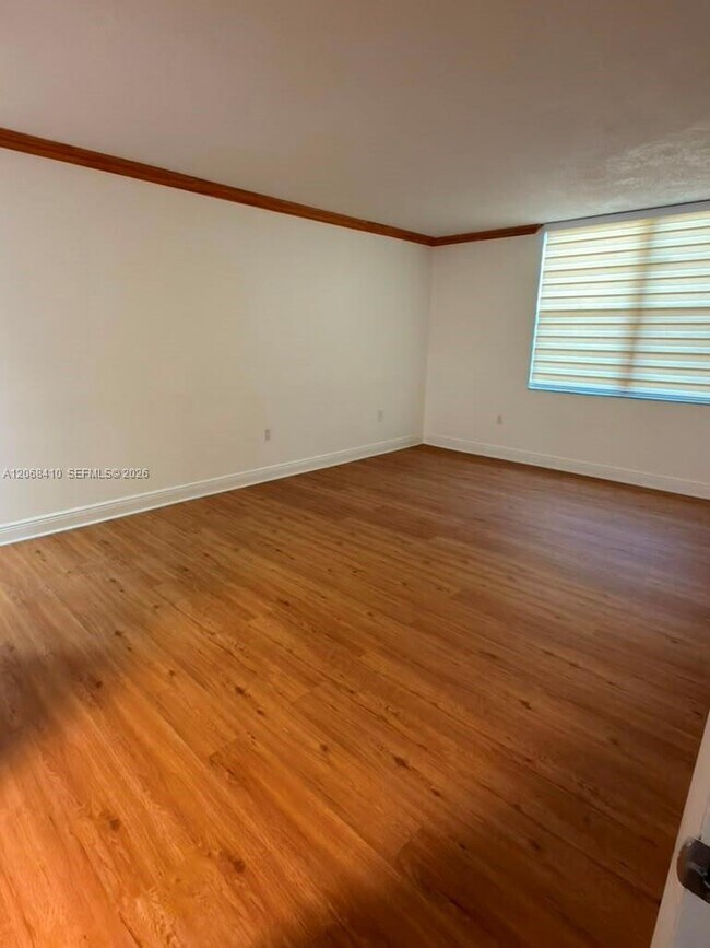 Building Photo - 10835 SW 112th Ave