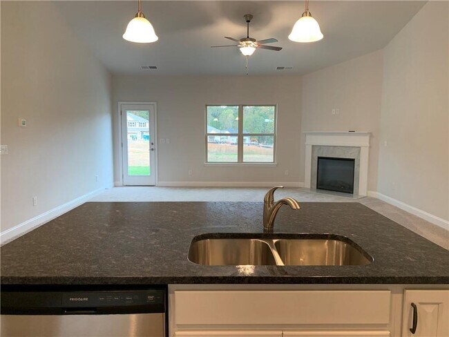 Building Photo - 112 Hidden Pines Cir