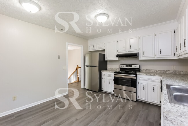 Building Photo - Your DREAM home awaits