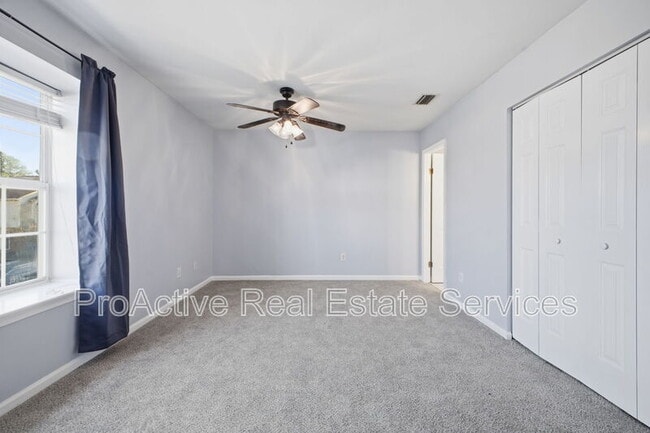 Building Photo - 815 Montrose Ct