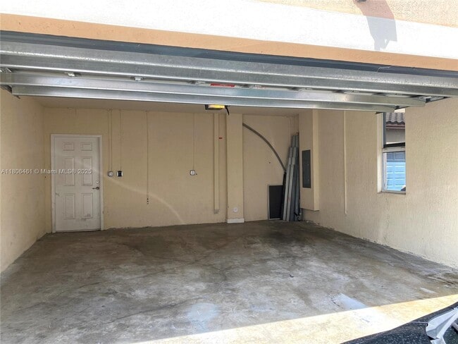 Building Photo - 9401 SW 171st Pl