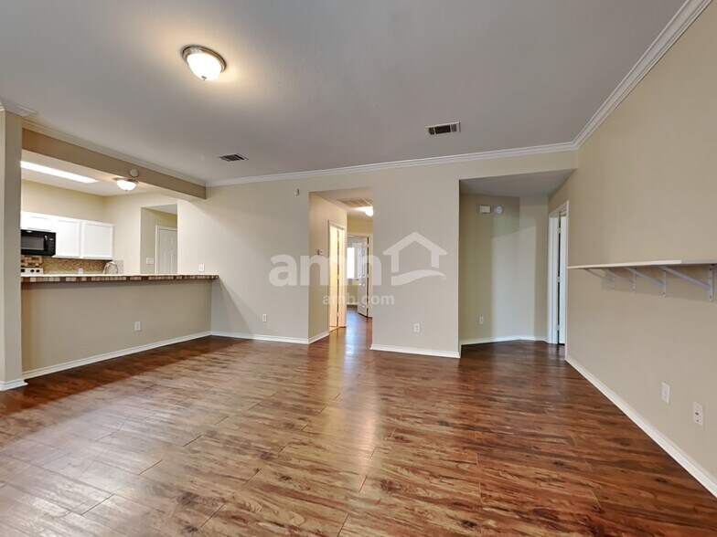Building Photo - 1004 Lake Ridge Dr
