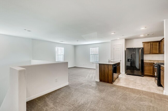 Building Photo - 3 Bedroom Townhouse in a Gated Northeast Community Near Nellis Air Force Base