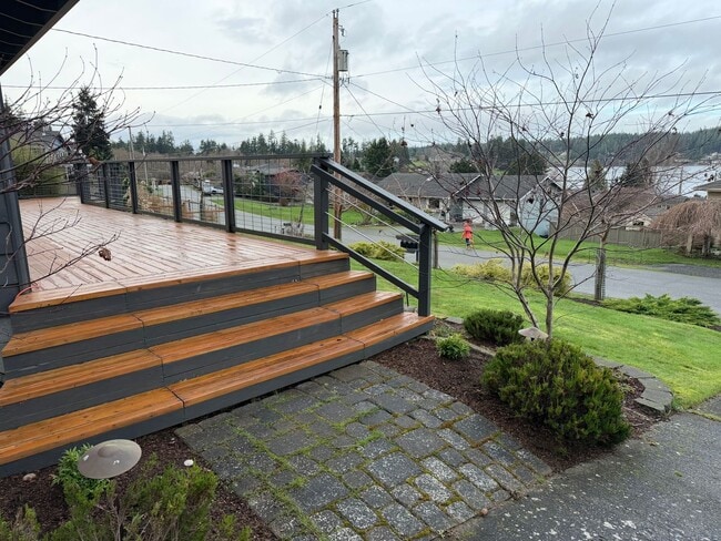 Building Photo - Rare Find with Main House and Fully Equipped ADU!