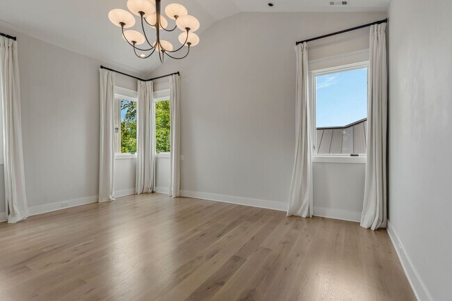 Building Photo - BEAUTIFUL CUSTOM BUILT HOME. 12 SOUTH ACRO...