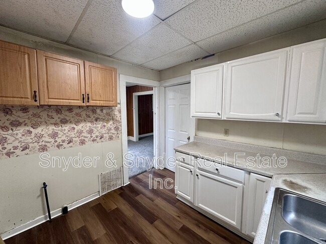 Building Photo - 208 Denver St