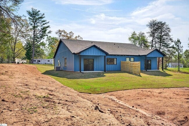 Building Photo - 1403 Lake Bowen Dam Rd