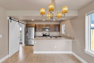 Building Photo - 3 Bed 2.5 Bath Townhome With Garage | $2,6...