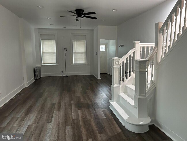 Building Photo - 415 Elm St