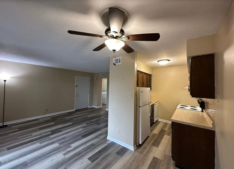 Dining Area - 1209 W Mack Ave