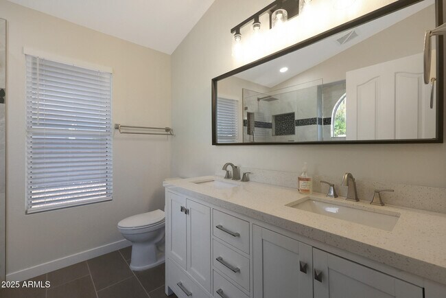 Building Photo - 5616 E Gelding Dr
