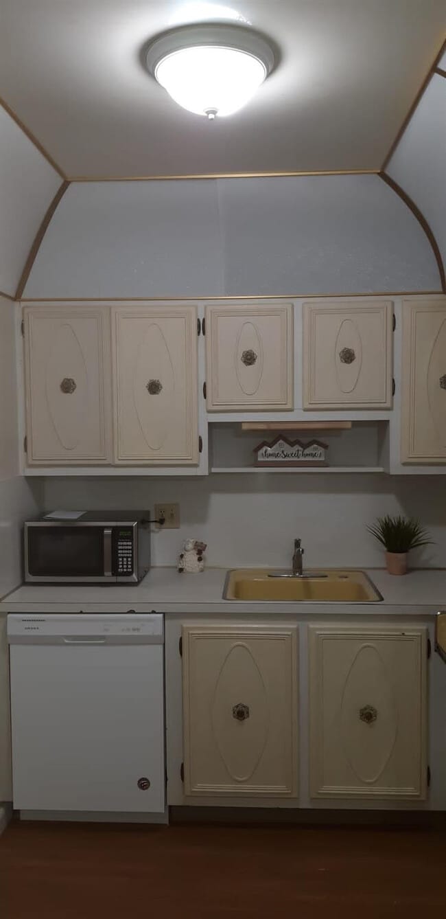 Building Photo - 259 S Cypress Rd