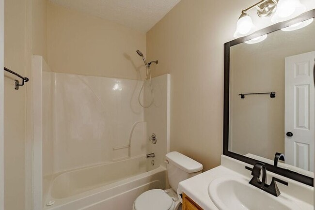 Building Photo - 507 Dove Way
