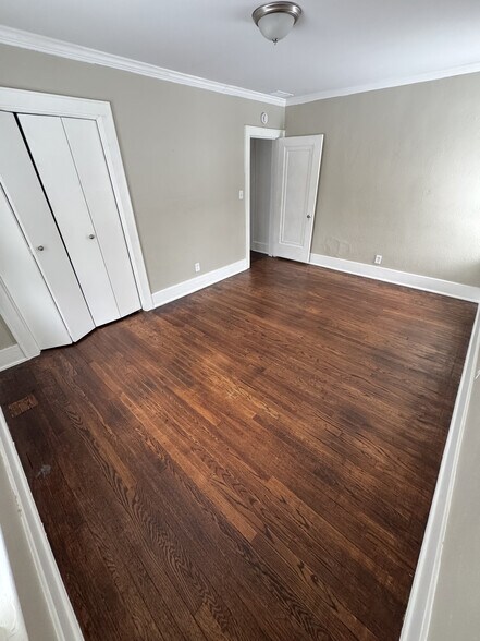 Building Photo - 721 Thomson St