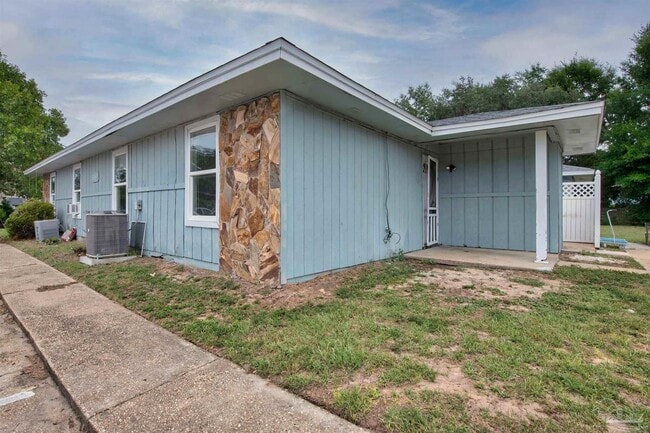 Building Photo - 3353 Green Briar Cir