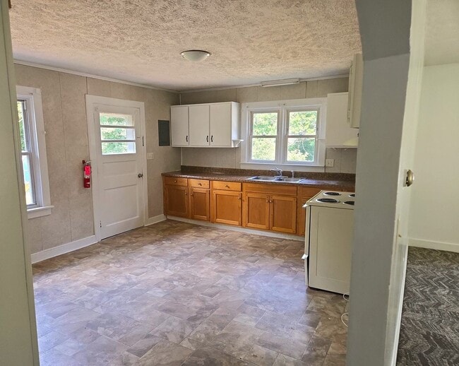 Building Photo - Cozy 2 bed/1 bath single-family home
