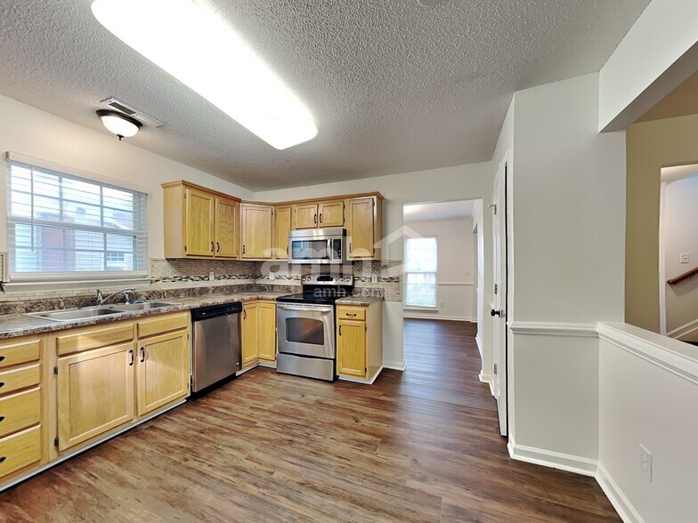 Building Photo - 316 Windsong Dr