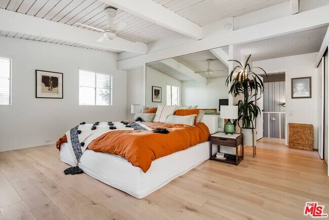 Building Photo - 2436 Arbutus Dr