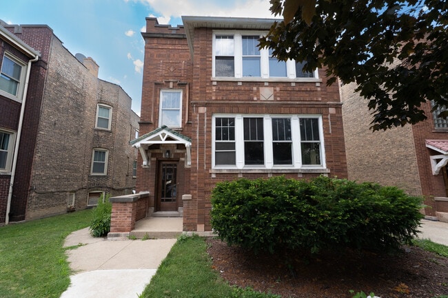 Building Photo - 623 Elgin Ave