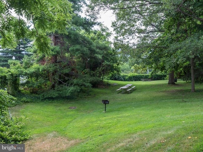 Building Photo - 309 Yoakum Pkwy