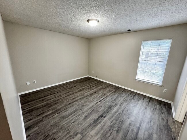 Building Photo - 6481 Summer Creek E