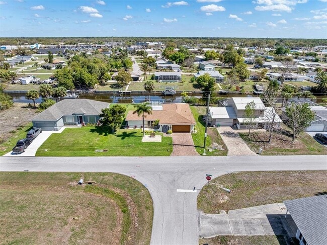 Building Photo - 2220 Broad Ranch Dr