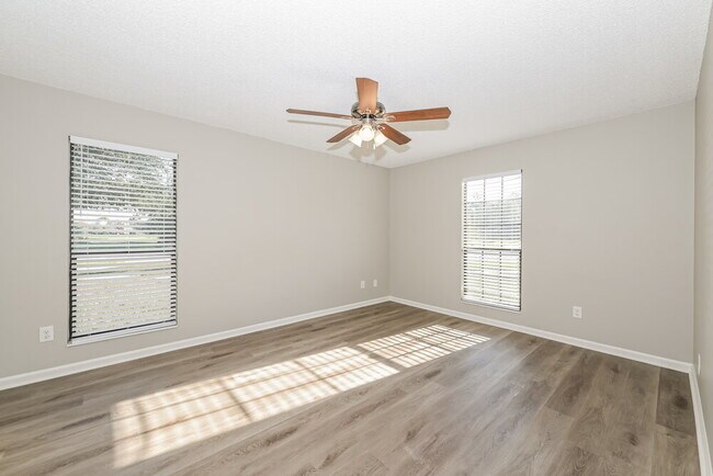 Building Photo - 2493 Bluffton Dr