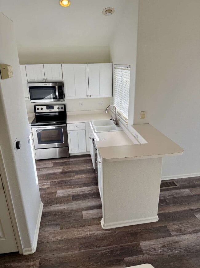 Building Photo - *LIMITED TIME OFFER!* Secure your move-in before December 31, 2025, and enjoy a $1,000 discount o...