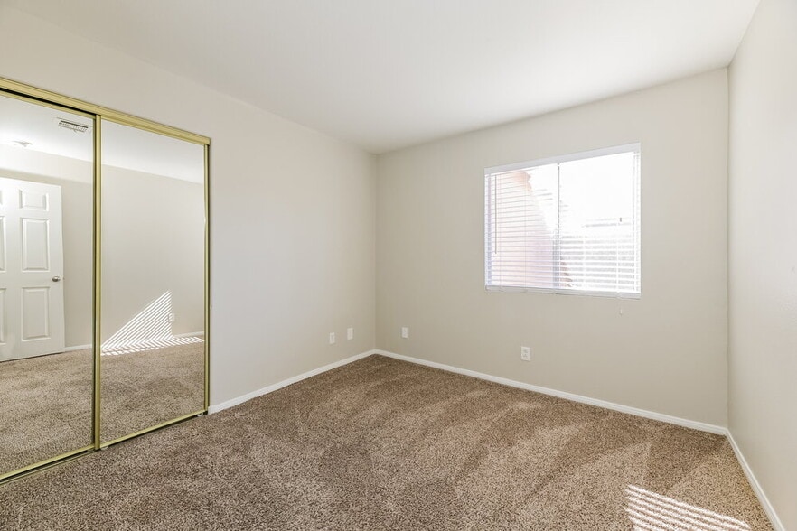 Building Photo - 4030 W Red Coach Ave