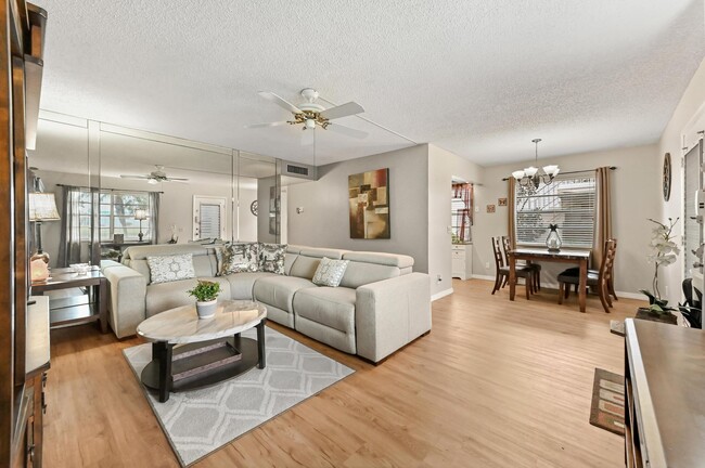 Building Photo - 302 Capri Dr