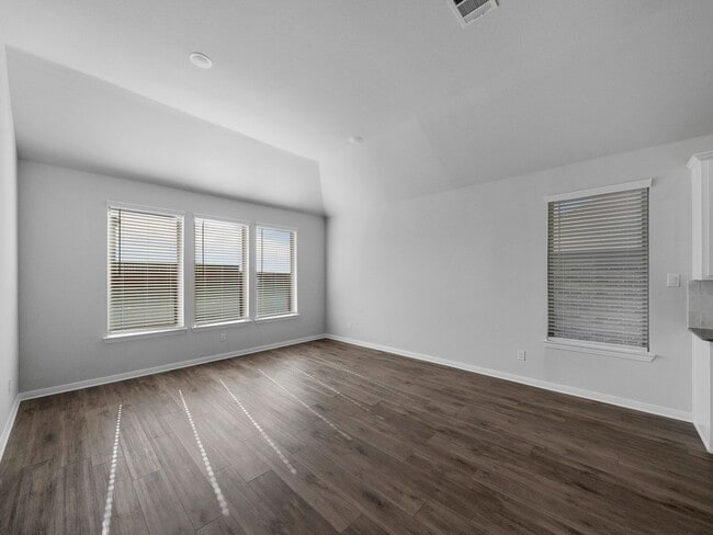 Building Photo - Almost New Modern Look 4 Bed 3 Bath House ...