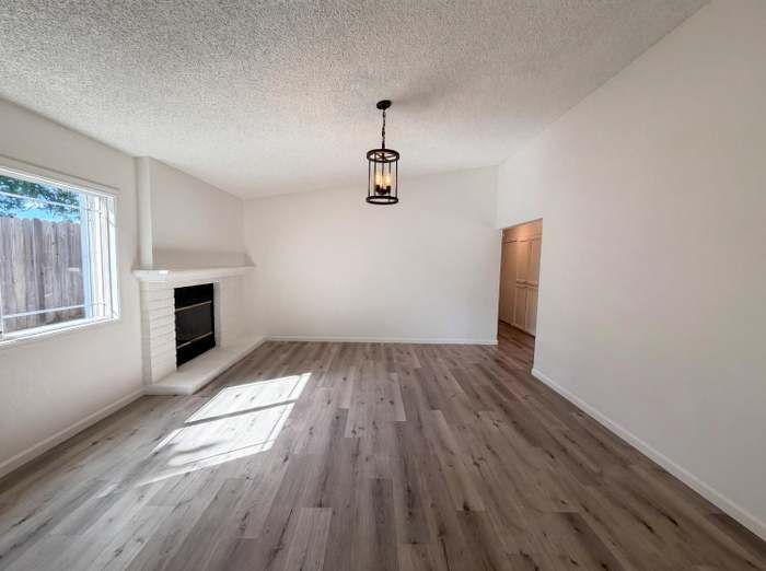 Building Photo - 5901 Small Hill Ct