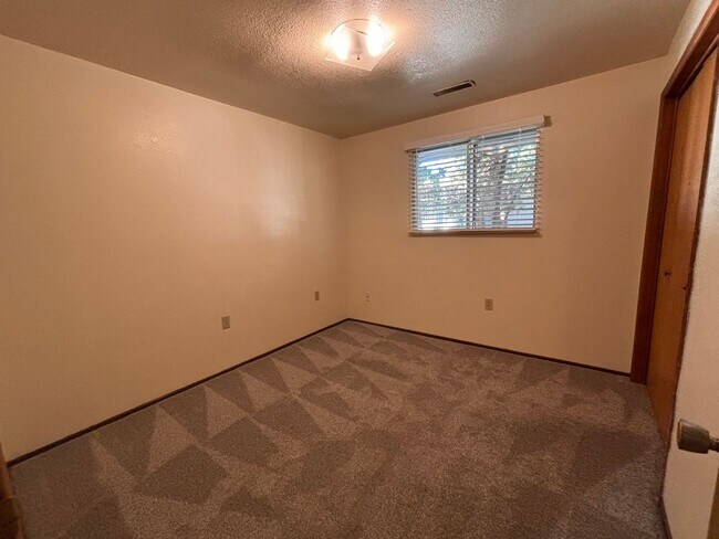 Building Photo - Water & Sewer Paid- 3 Bedroom 1 Bath Duplex