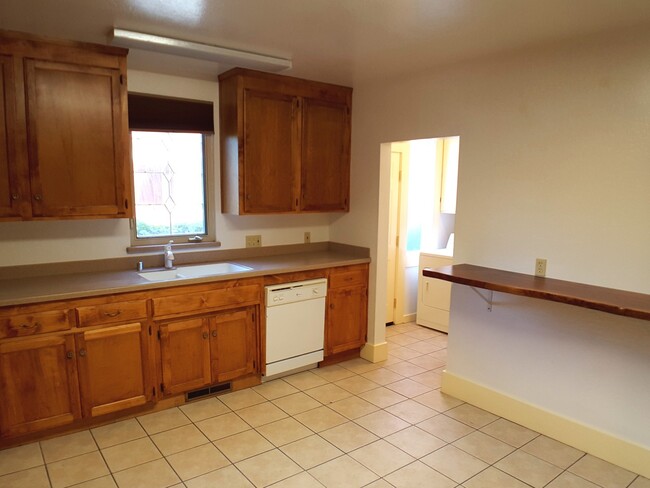 Building Photo - Beautiful 4 bedroom property near CSUC and...