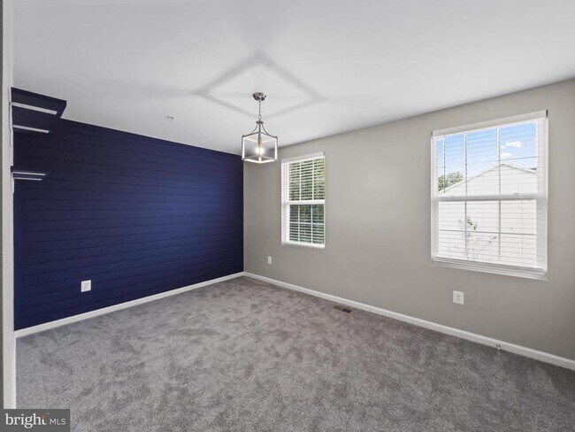 Building Photo - 7425 Willow View Ln