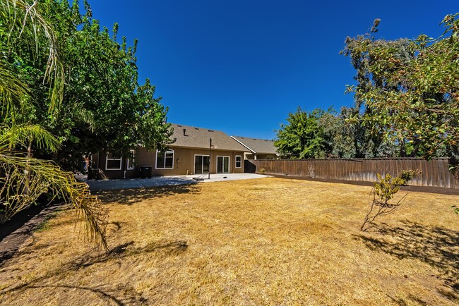 Building Photo - 5857 W Millbrae Ave