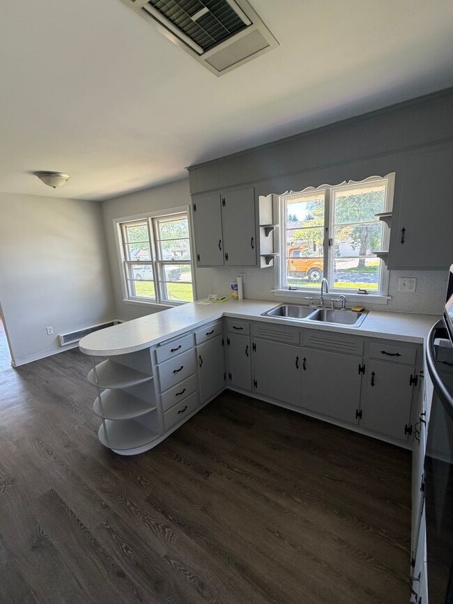 Building Photo - Beautiful Home with a One Car Garage