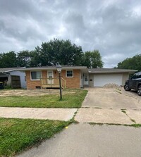 Building Photo - $2,450 | 4 Bedroom, 2.5 Bathroom House | N...