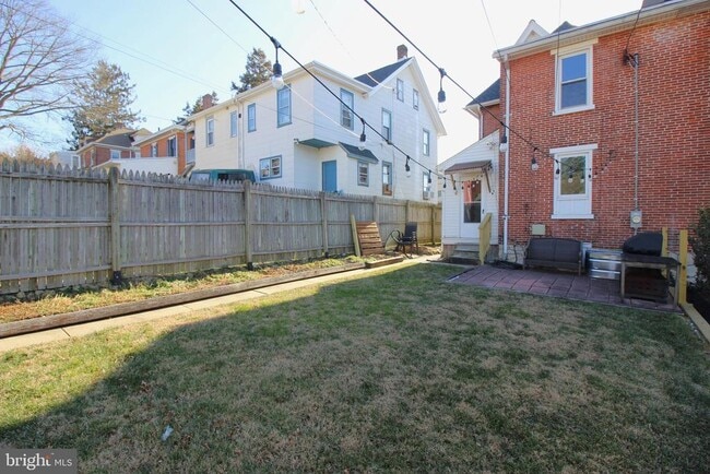 Building Photo - 141 W Mulberry St