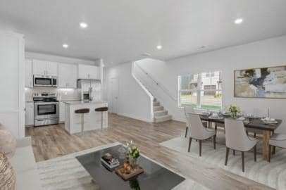 Building Photo - 547 W Pickens Rd