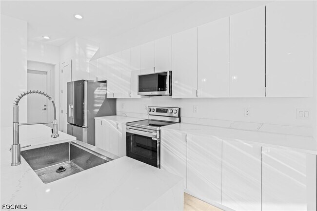 Building Photo - 821 NW 37th Pl