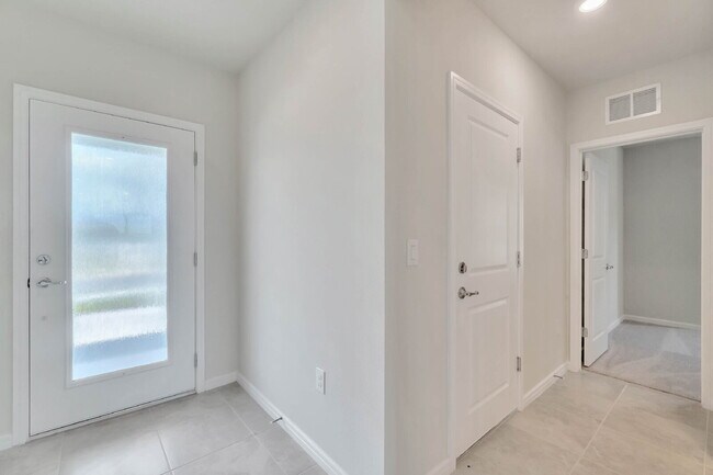 Building Photo - Available on 08/10! Desirable 4-Bedroom Home in Scenic Ridgeview Community