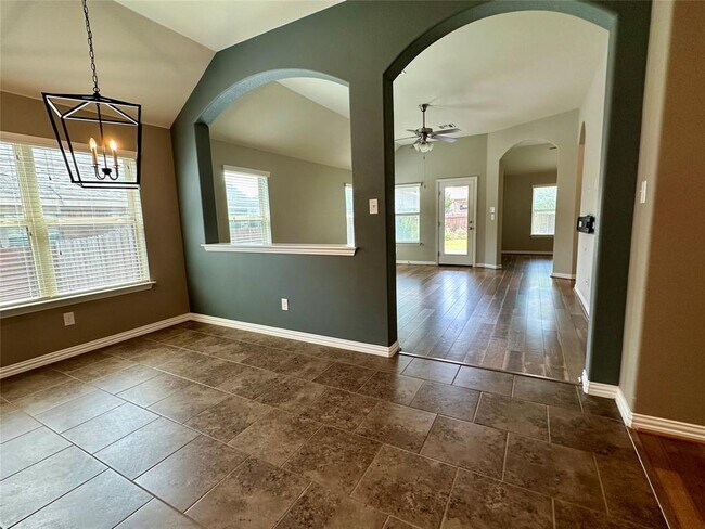 Building Photo - 202 Saffron Springs