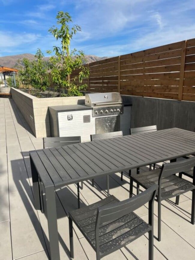 Building Photo - Executive 1 bedroom is seconds from Tesla & Warm Springs BART.