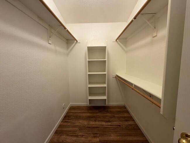 Building Photo - BEAUTIFUL 3 BEDROOM 2 BATHROOM HOME IN GOO...