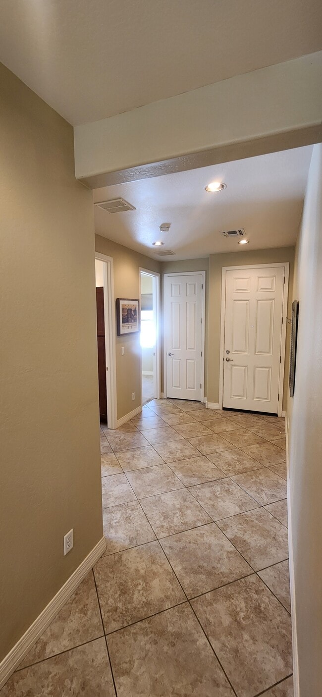 Building Photo - 2490 W Pollo Cir