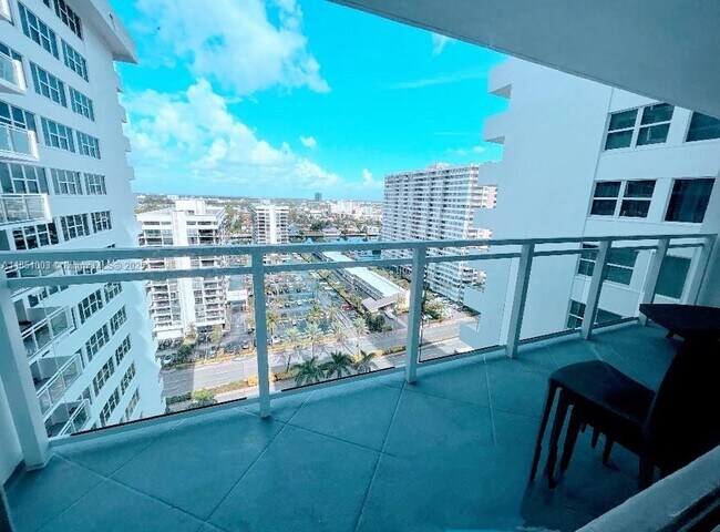 Building Photo - 2030 S Ocean Dr