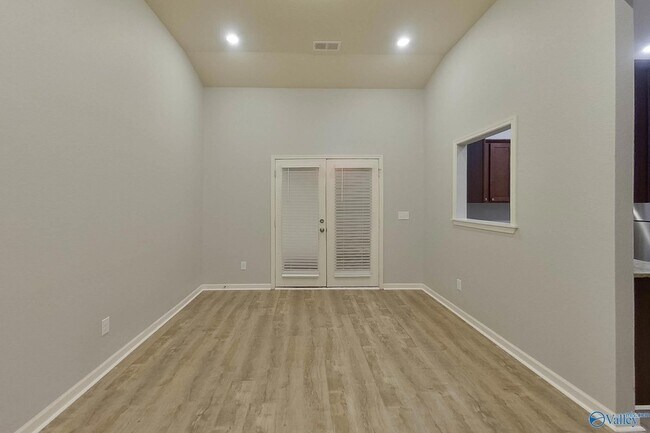 Building Photo - 10685 Bent Brook Dr